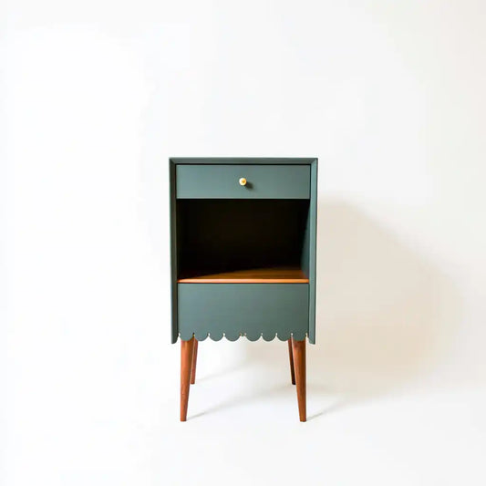 Comodino verde scuro con cassetto e bordo inferiore ondulato