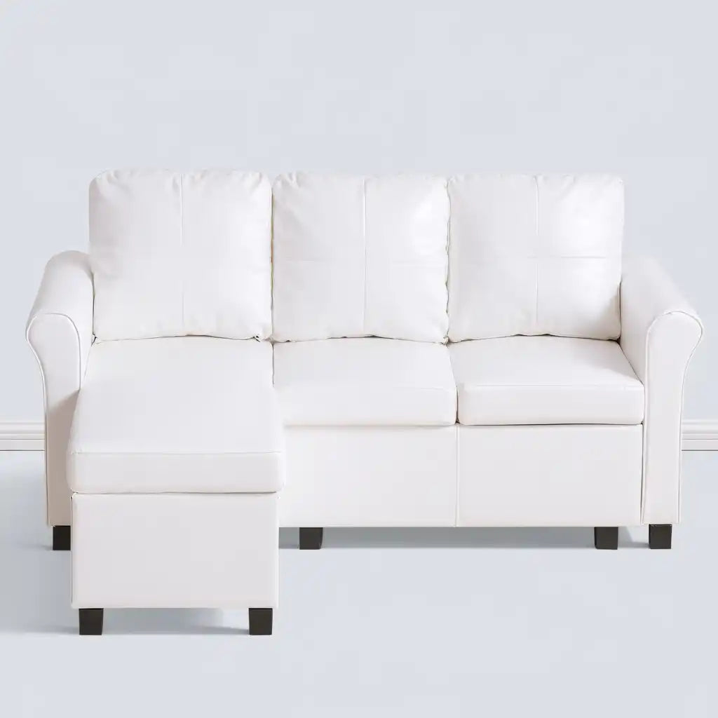 Divano bianco con pouf coordinato e braccioli arrotondati